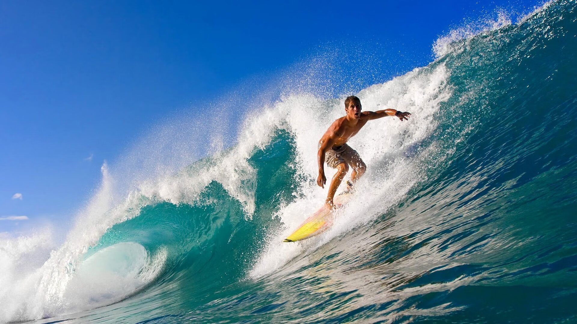 东八区与格林威治的竞技二重奏，当广东队决胜局击落太阳，贝恩在F1新赛季黎明接管赛道