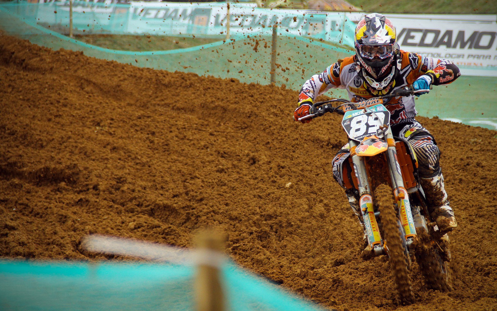 布克爆发力挽狂澜，凯尔特人生死战绝地反击险胜上海队