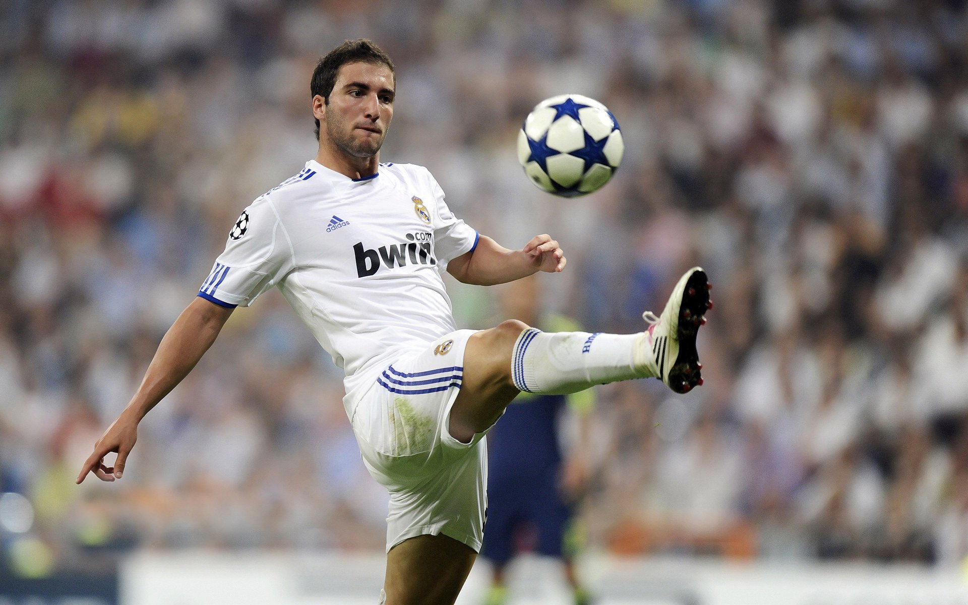 伊萨克，从濒临离队到王牌射手，他的爆发撕开了英格兰的防线